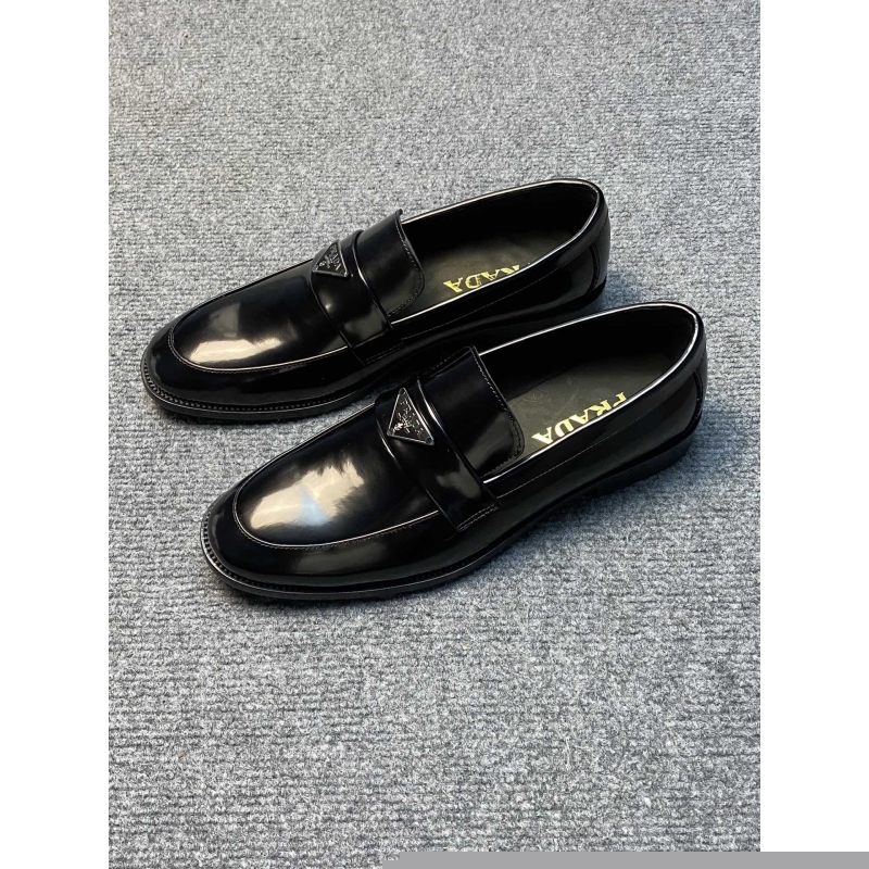 Pra*a leather shoes
